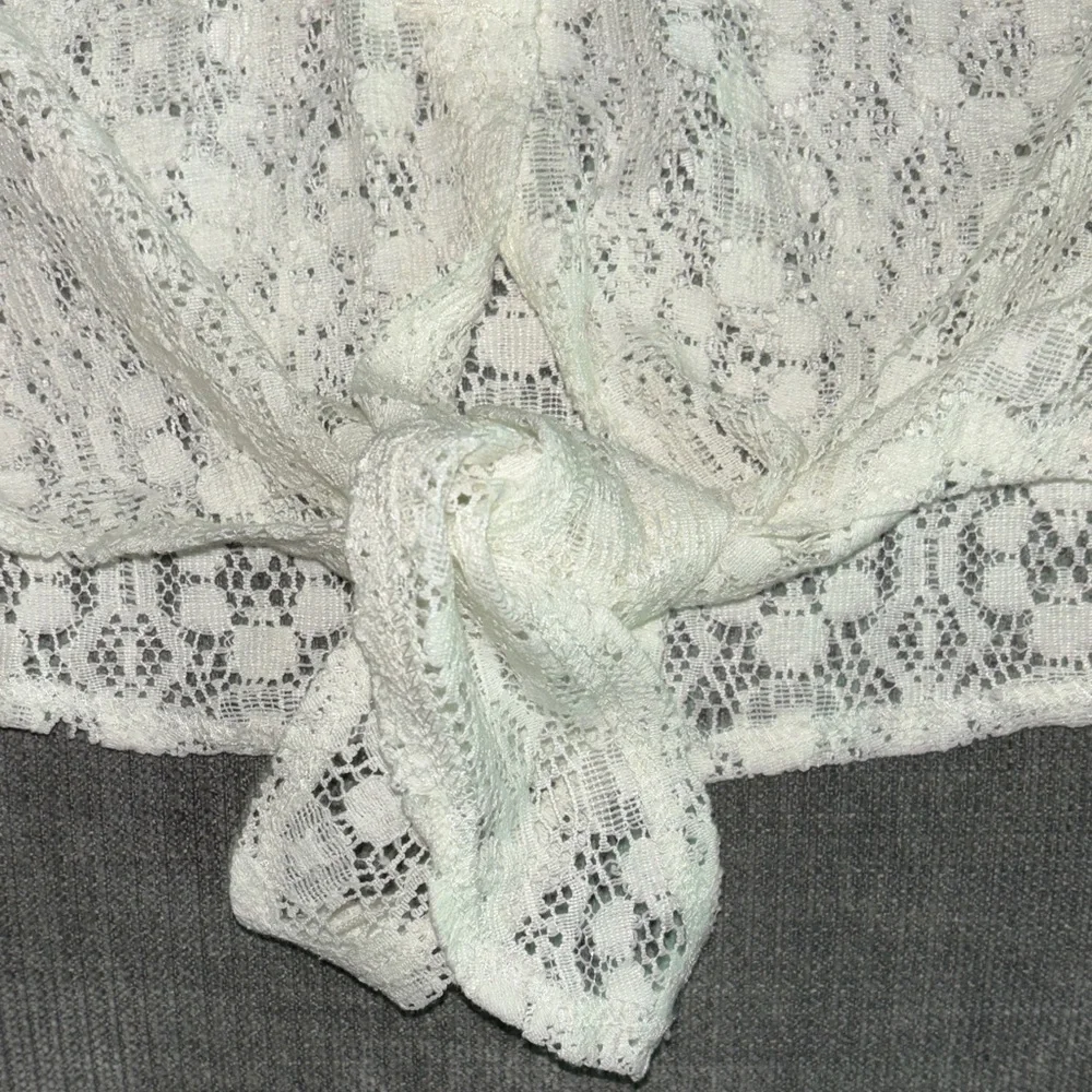Iris Los Angeles White Lace Sleeveless Top - Picture 5 of 7